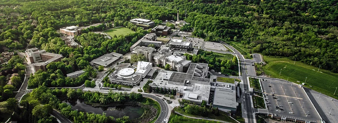 عکس دانشگاه تورنتو کانادا یکی از بهرتین دانشگاه های دنیا  University of Toronto campus 